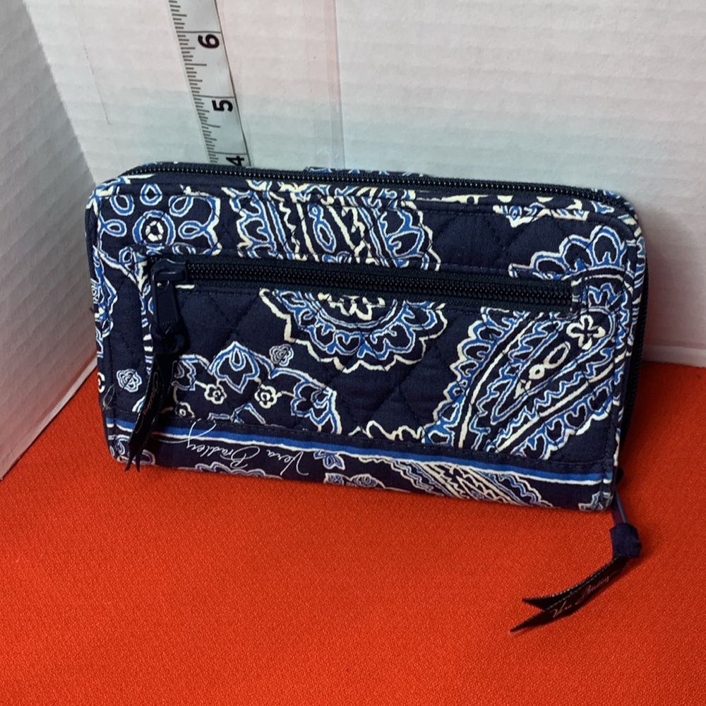 NWOT Vera Bradley wallet blue and white Zip Around Turnlock Quilted - Picture 10 of 11
